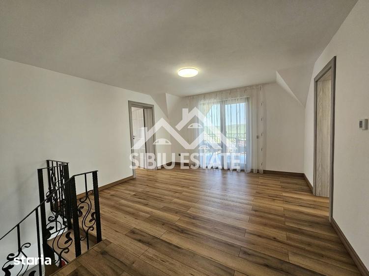 Casă cu 5 camere cu Teren 670 Mp în Roșia