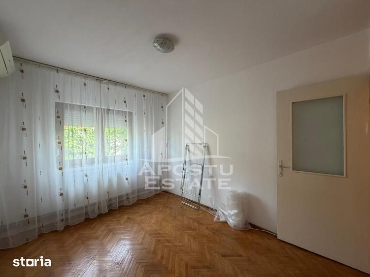 Apartament cu 3 camere decomandat în Buziașului