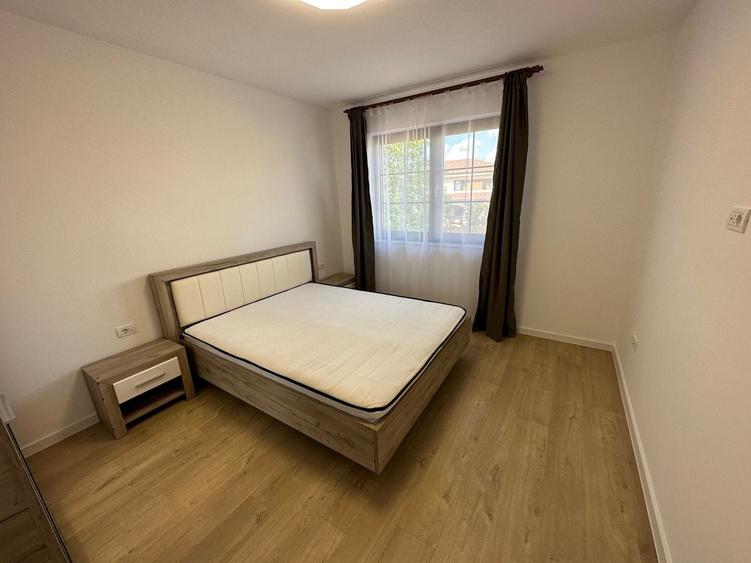 Duplex cu 5 camere cu Canalizare în Aradului