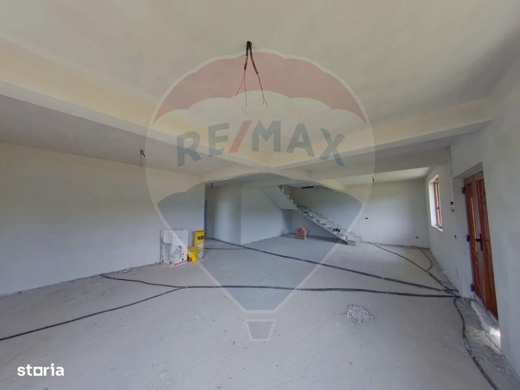 Casă cu 4 camere în Bârsana