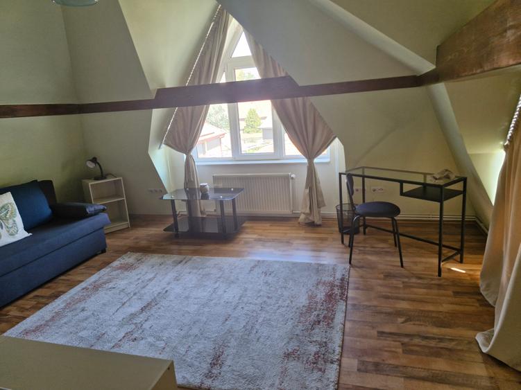 Apartament cu 4 camere semidecomandat în Circumvalațiunii