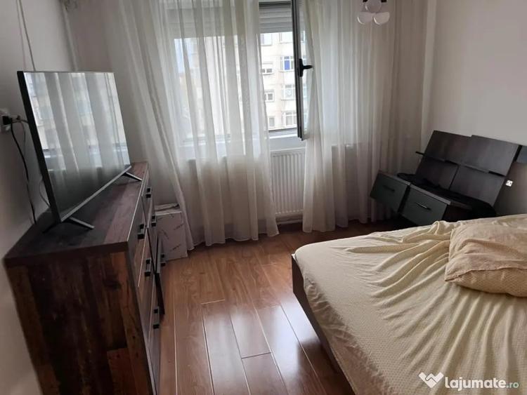 Apartament cu 3 camere decomandat, mobilat în Craiovița Nouă