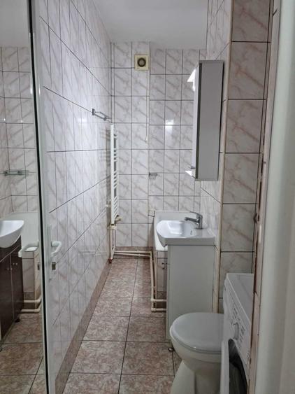 Garsonieră decomandată în 9 Mai