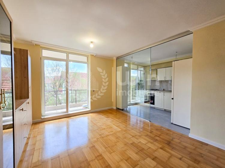 Apartament cu 2 camere semidecomandat, mobilat în Borhanci