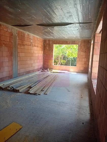 Casă cu 6 camere cu Teren 250 Mp în Dristor