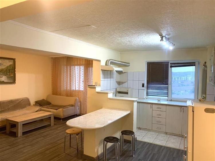 Apartament cu 3 camere decomandat în Nufărul