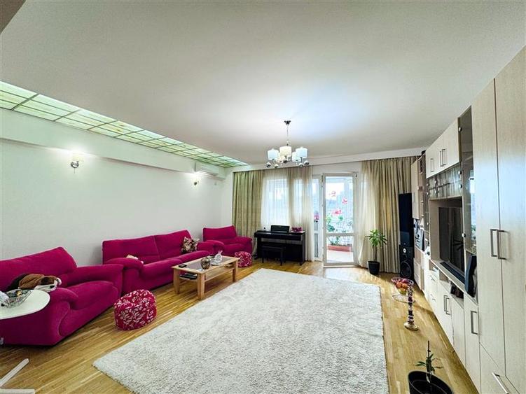 Apartament cu 4 camere semidecomandat, mobilat în Floreasca