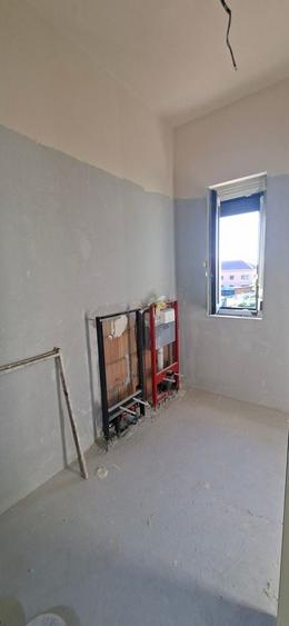 Duplex cu 4 camere cu Canalizare în Dumbrăvița