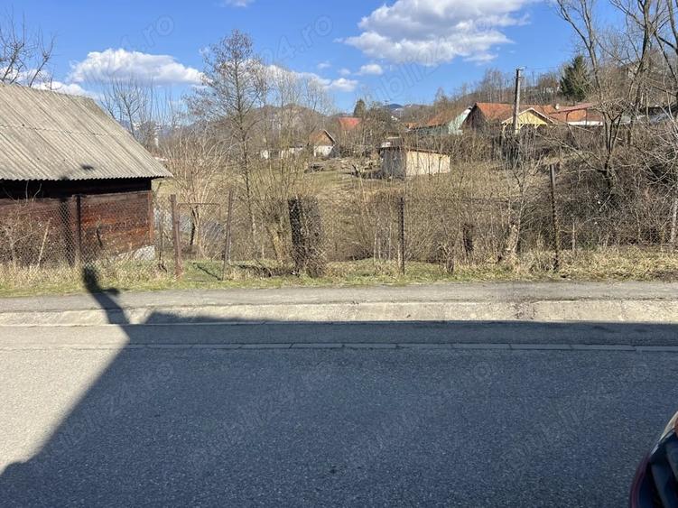 Casă cu 2 camere cu Teren 400 Mp în Central