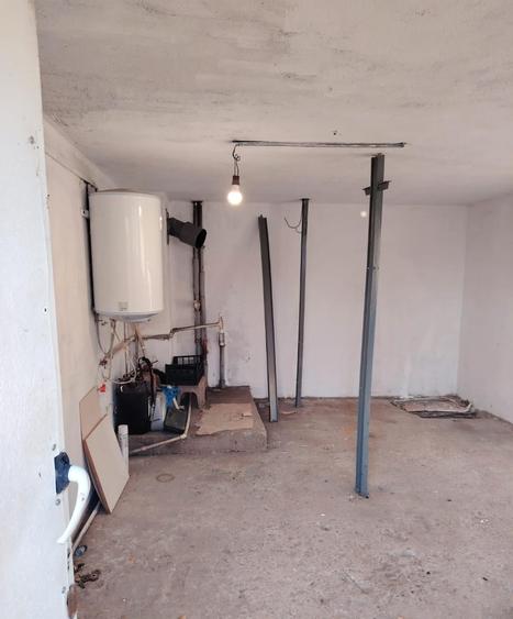 Casă individuală cu 7 camere cu Piscina în Gorgota