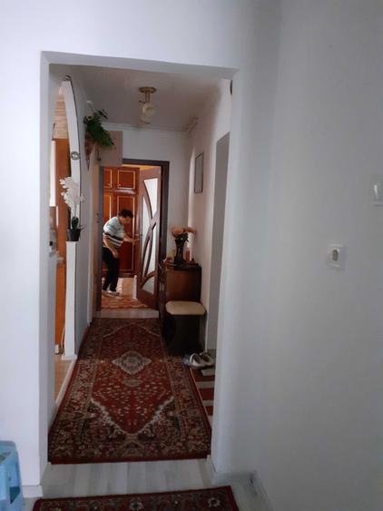 Apartament cu 3 camere decomandat în Exterior Vest