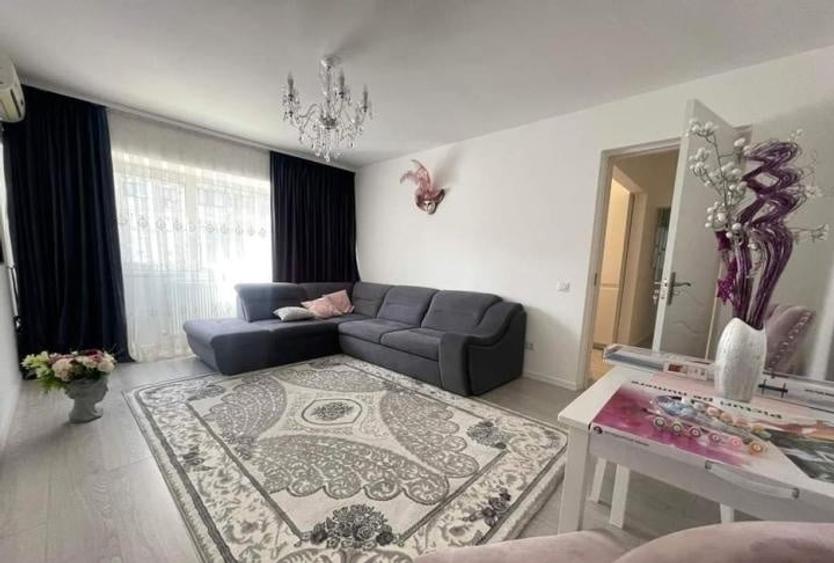 Apartament cu 3 camere decomandat, mobilat în Casa de Cultură
