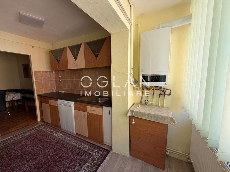 Apartament cu 3 camere decomandat, mobilat în Vasile Aaron