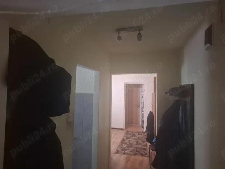 Apartament cu 3 camere semidecomandat în Central