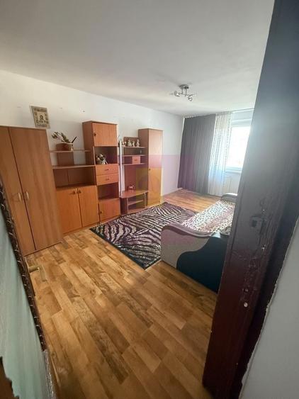 Apartament cu 3 camere decomandat în Crângași