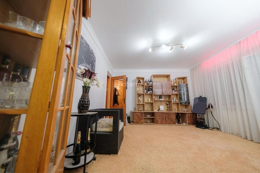 Apartament cu 3 camere decomandat în Km 4