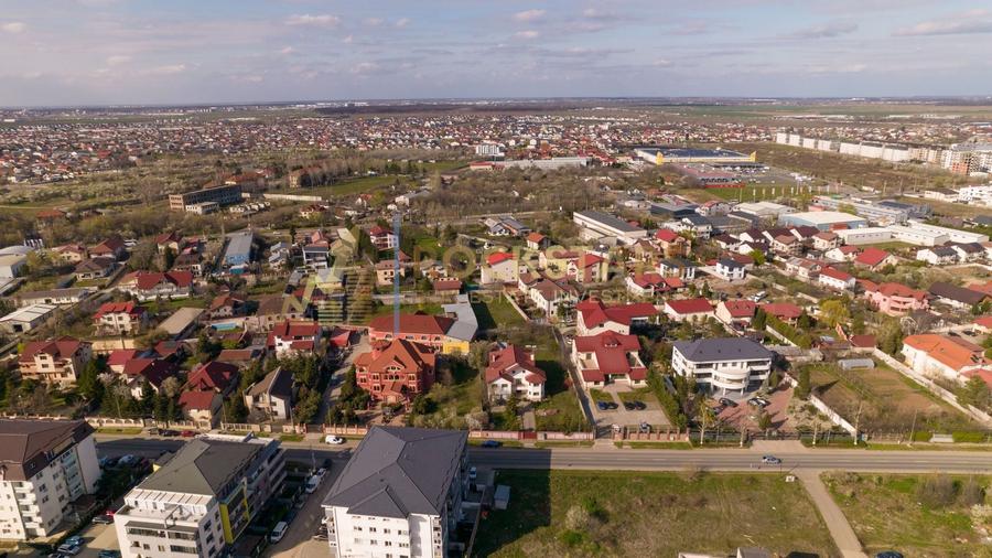 Teren Construcții intravilan de 942 mp, în Est