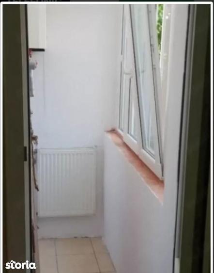 Apartament cu 3 camere semidecomandat în Ștefan cel Mare
