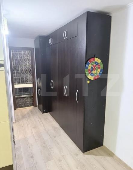 Apartament cu 3 camere decomandat, mobilat în Nicolina