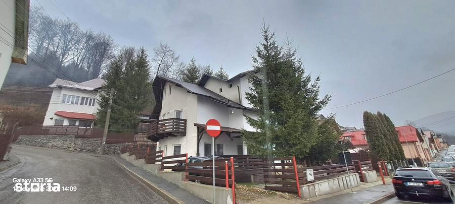 Casă cu 10 camere cu Teren 360 Mp în Central