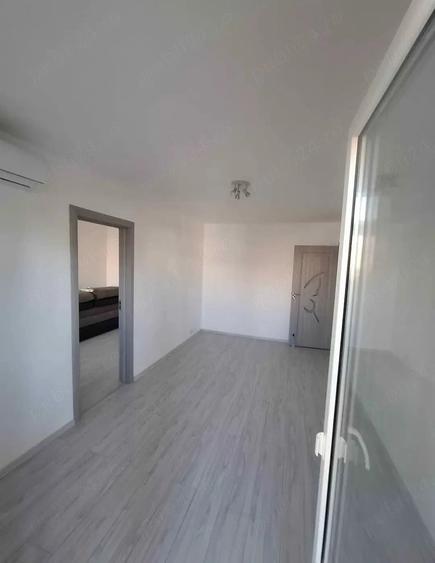 Apartament cu 3 camere semidecomandat în Tomis Nord