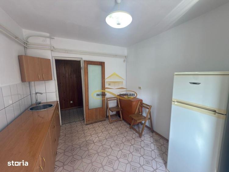 Apartament cu 3 camere decomandat în Ștefan Vodă