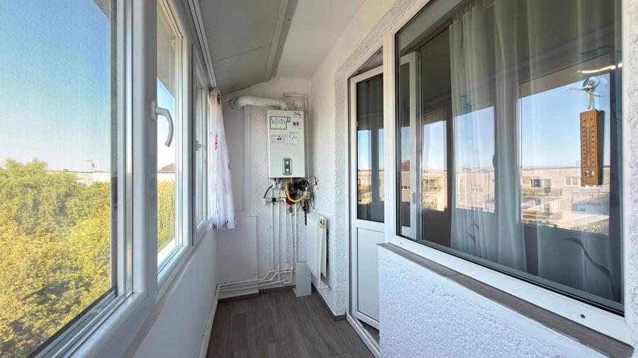 Apartament cu 3 camere semidecomandat, mobilat în Central