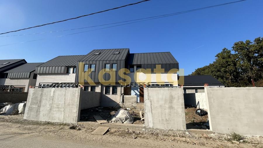 Duplex cu 4 camere cu Canalizare în Balotești