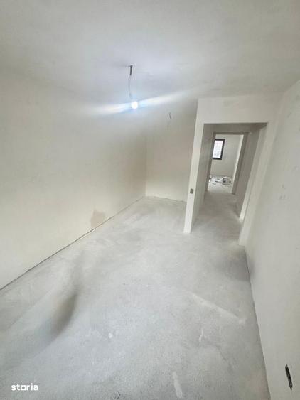 Apartament cu 4 camere în Uiești