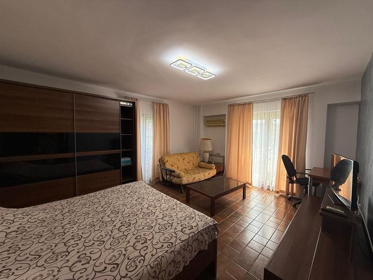 Garsonieră decomandată, mobilată în Unirii