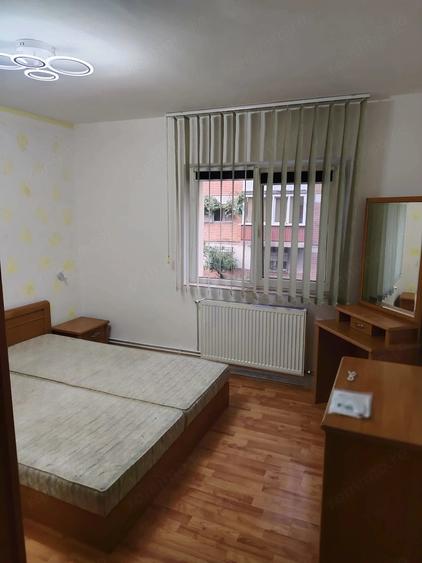 Apartament cu 3 camere decomandat în Torontalului