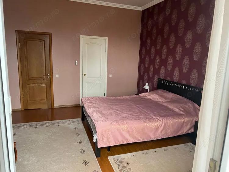 Apartament cu 3 camere decomandat în Tei