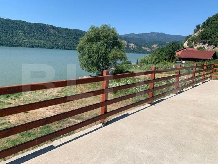 Casă individuală cu 5 camere cu Teren 582 Mp în Exterior Sud