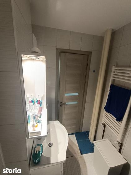 Apartament cu 3 camere, mobilat în Tei