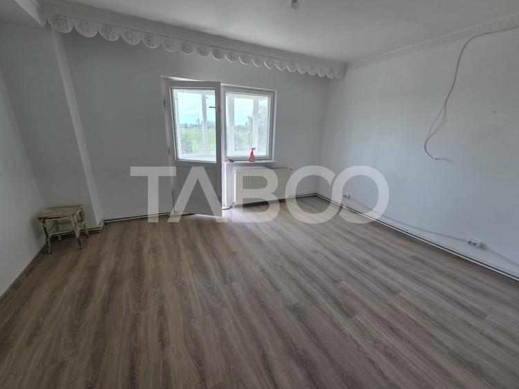 Apartament 3 camere de inchiriat zona Campului etaj 2 - 5