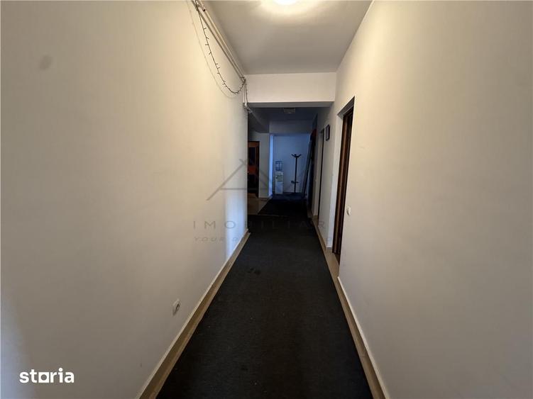 Apartament cu 4 camere decomandat în Est