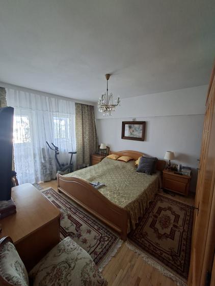 Apartament cu 4 camere, mobilat în Centru Civic