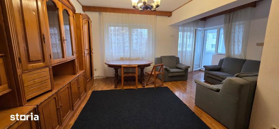 Apartament cu 3 camere decomandat în Energiei