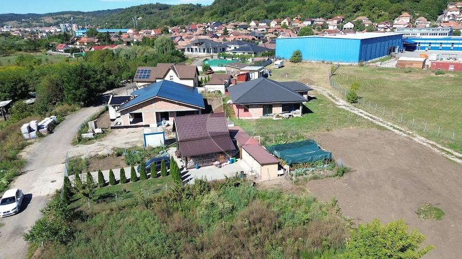 Teren de 696 mp, în Central