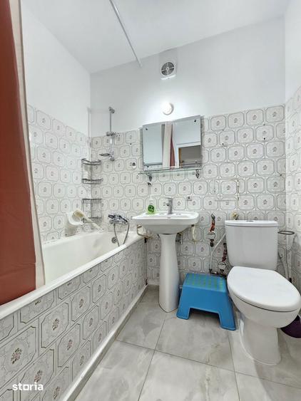 Apartament cu 3 camere decomandat, mobilat în Titan