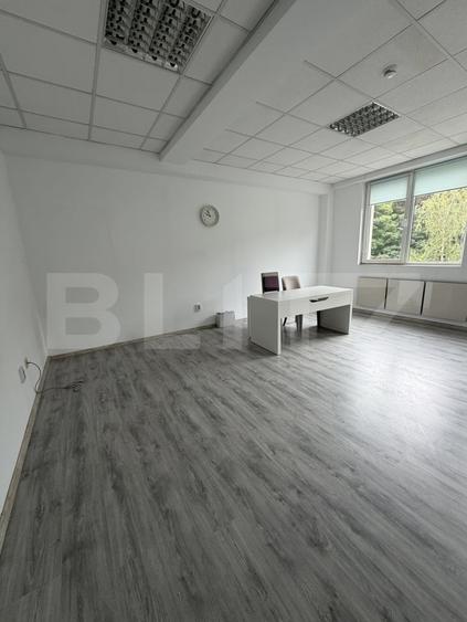 Spațiu comercial, de 33.299999237061 mp, în Periferie
