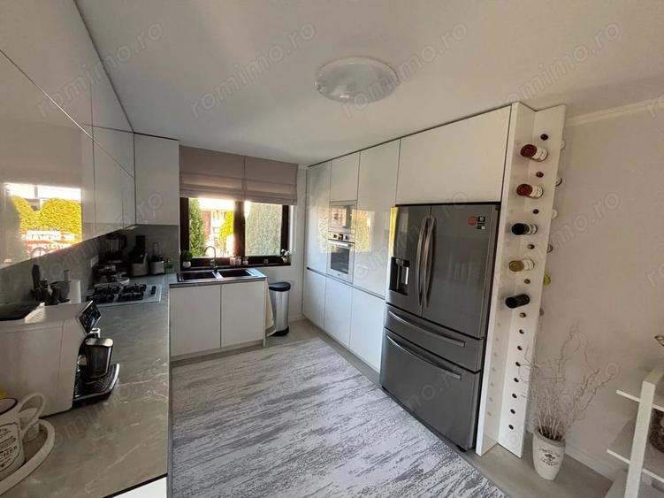 Casă cu 4 camere cu Teren 550 Mp în Central