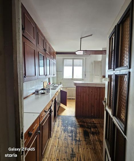 Apartament cu 3 camere decomandat în Dacia