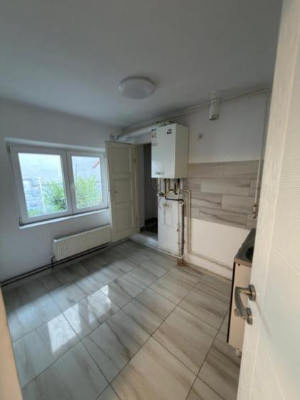 Casă cu 3 camere cu Teren 300 Mp în Delfinariu