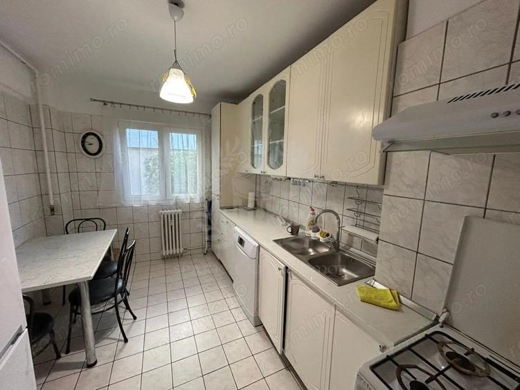 Apartament cu 4 camere decomandat în Malu Roșu