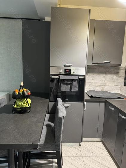 Apartament cu 3 camere decomandat în Roșu