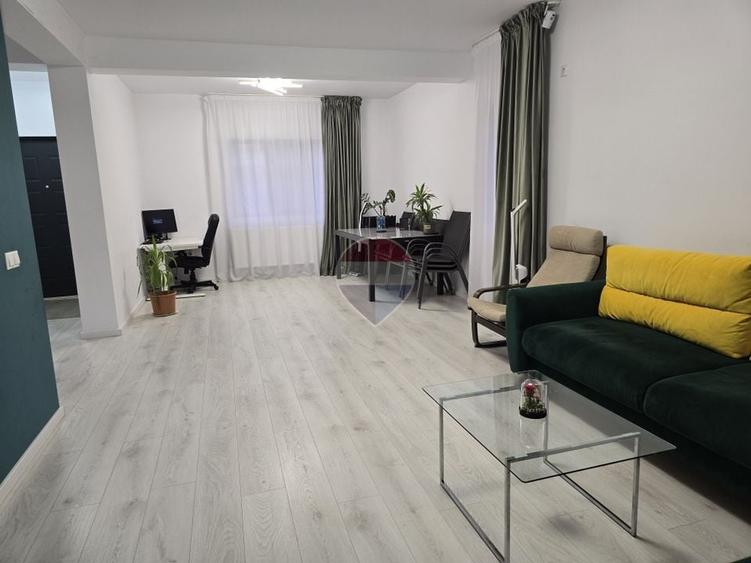 Casă individuală cu 4 camere cu Teren 270 Mp în Est
