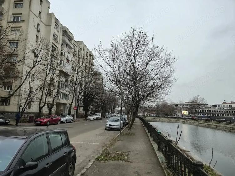 Garsonieră decomandată în Splaiul Unirii