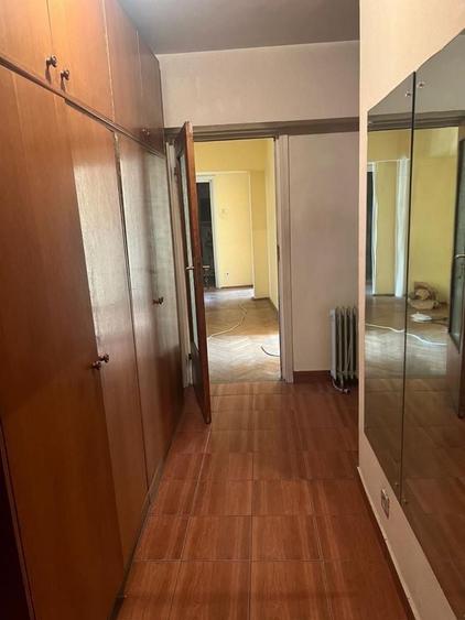 Apartament cu 4 camere decomandat în Titulescu