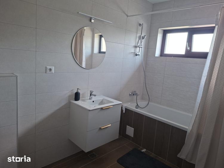 Casă cu 4 camere cu Teren 400 Mp în Păulești